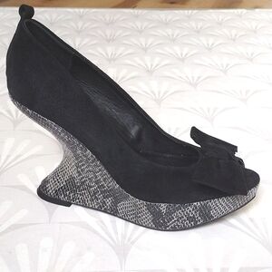 $5 Deal Kelsi Dagger suede viola wild wedge